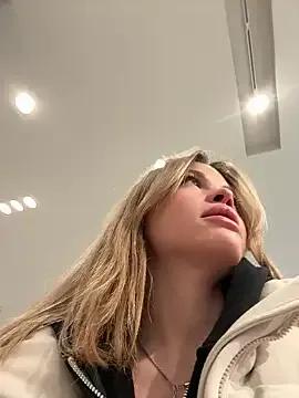 SMELLSEX — TWO GIRLS SPANK THEMSELVES IN THE STORE