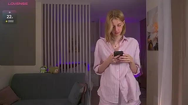 sofiapurex — Lady spanks juicy buns and oils them 