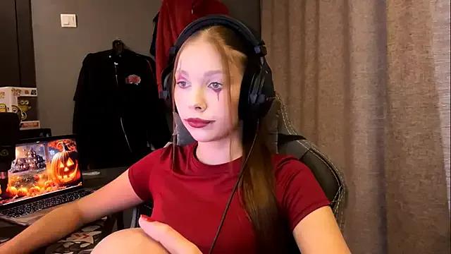 StripChat Softixq is Freechat Softixq — Show my neck and collarbone area