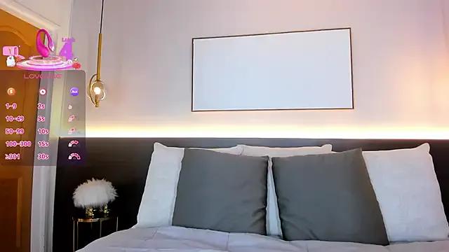 SolAvelar — i play with my boobs close up