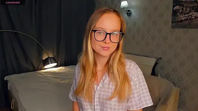 Freechat SoonMoor on StripChat