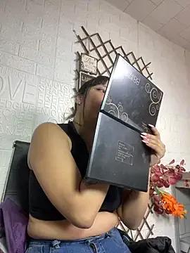 Sophi_Kalifa — Suck fingers in the bus