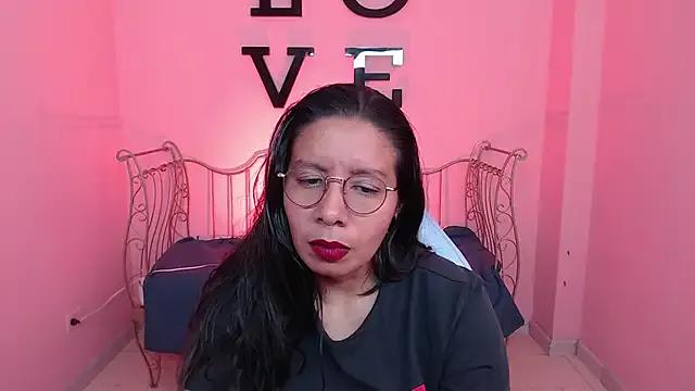 sophia_reyes_ — 5 Fingers Pussy n squirt