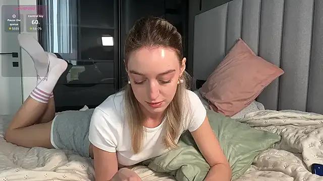 SophieBelll —  Playful booty wiggle
