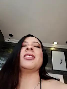 SophieCurves — Flash boobs