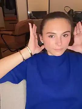 SophiiaStarr —  Shake and Smack my Butt 