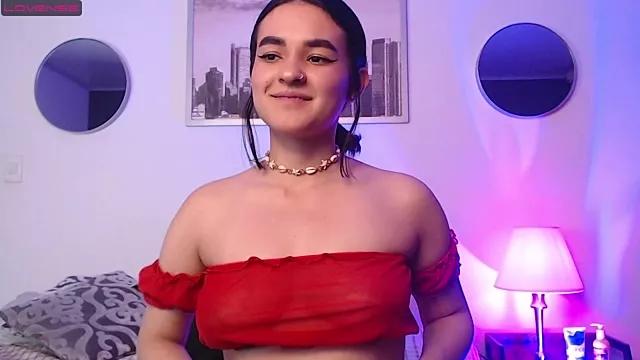 Freechat SoySaraa on StripChat