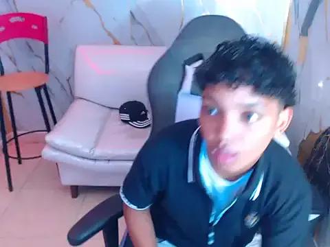 stormi_rouse18 — Make me naked 