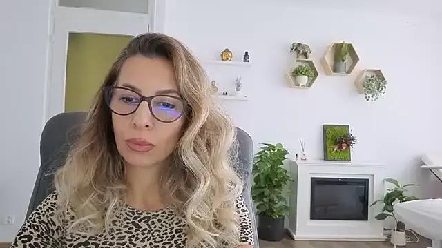SukyGirl — Make a sexy dance