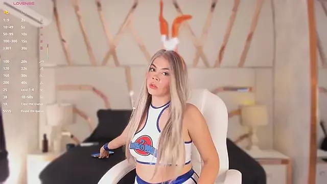 StripChat susan_vega_ is Freechat susan_vega_ — All Naked & Oiled Body at Goal