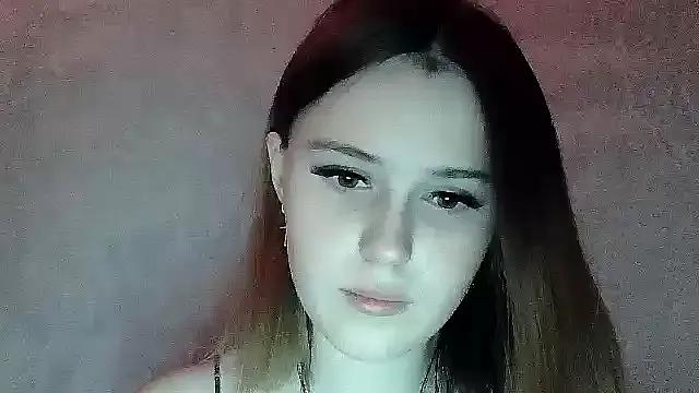 SweetLoraa — Freechat on StripChat