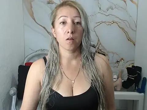 swetchrystal — fingers pussy