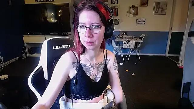 TattooedGirlDK — Show tits!