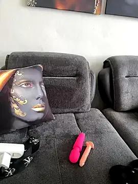 StripChat Teengirlmiaa is Freechat Teengirlmiaa — Anal ve vajina ayn anda seks