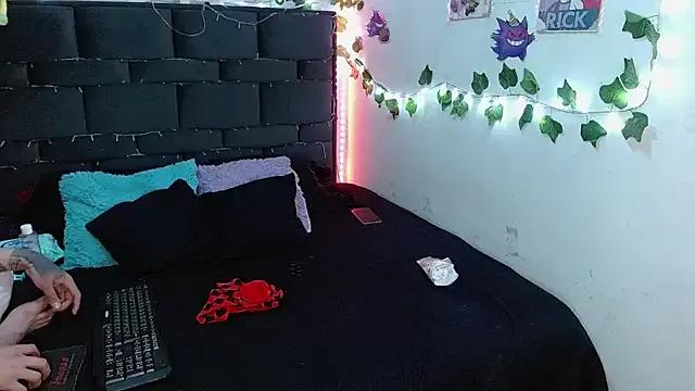 Freechat the_lesbian_game on StripChat