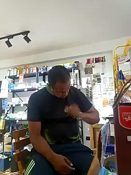 Theblack6969 — Leche en la tienda