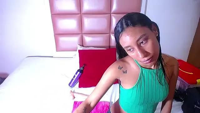 tiny_sarah1 — finger my naughty pussy