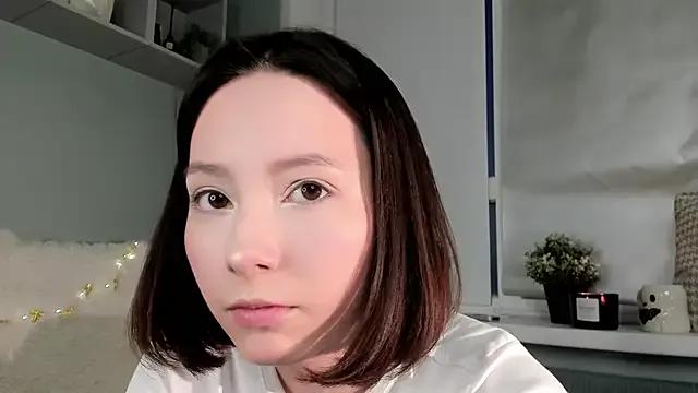 TondaEsperon — put lipstick