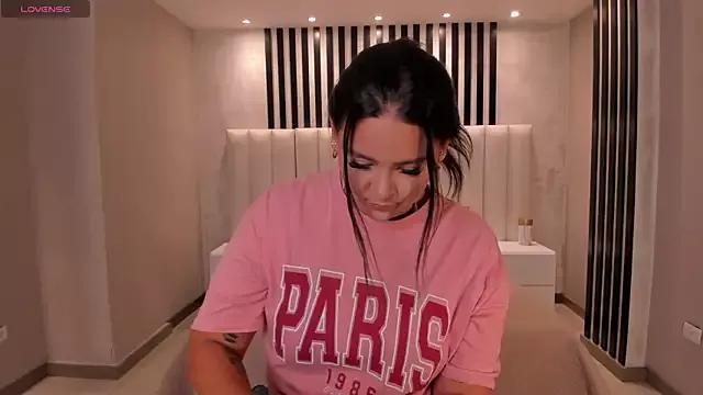 Freechat ToriCrossX on StripChat