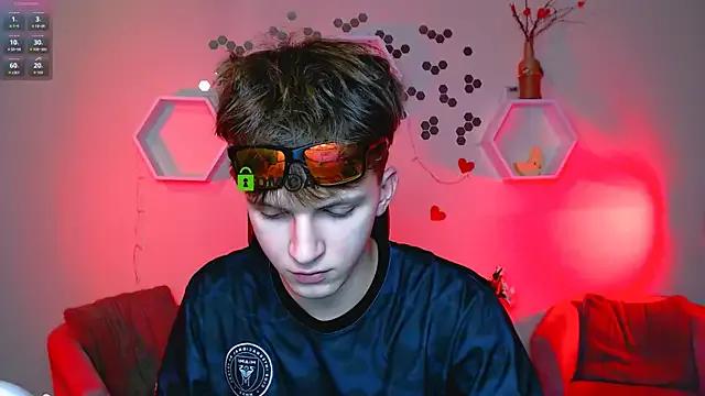 travis_wolf_ — show dick