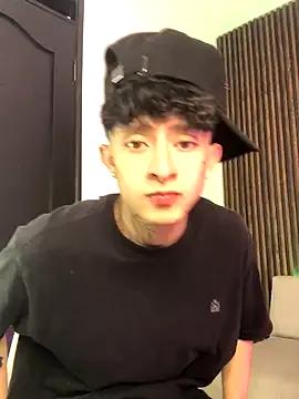 Freechat troy_rouge on StripChat