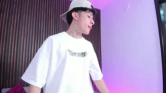 Freechat troy_rouge on StripChat