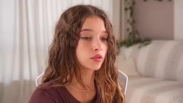 Freechat UdelaHathorne on StripChat