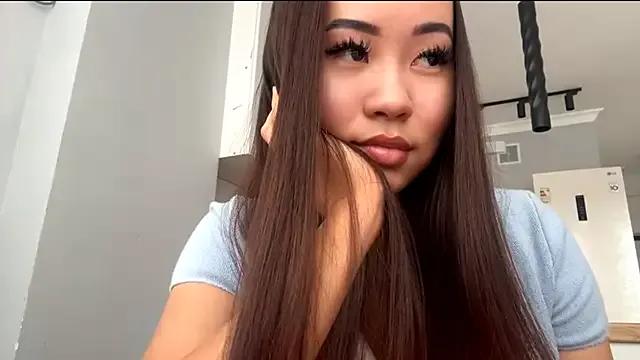 Ur_neighbor_Kira — Spin around, show my outfit