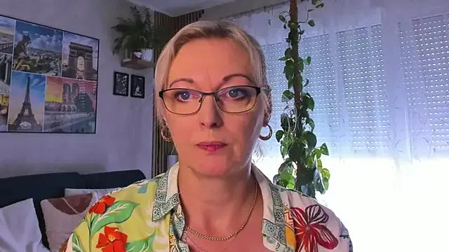 vanessa_chat — ....