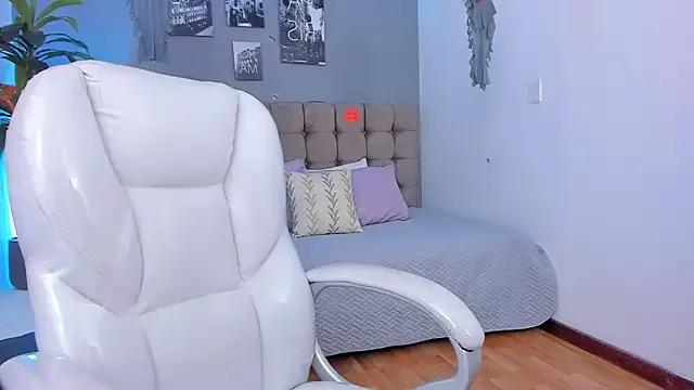 StripChat Vannelope_bigboobs is Freechat Vannelope_bigboobs — Dildo in the middle of the tits with oil