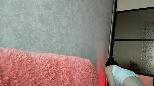 VETT_KITTY — Take off pants