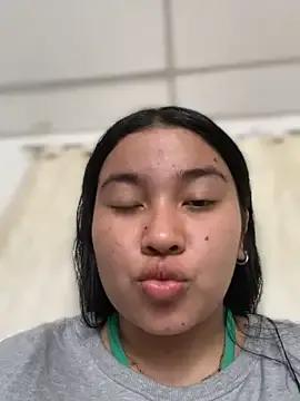 Vickybon — Silence, family at home #public