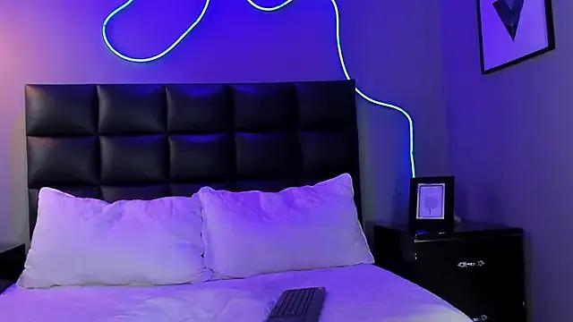 VictoriaHilton — SHOW PUSSY