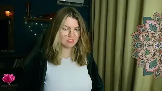 VioletteWay — A wet pussy is a happy pussy