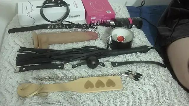 Viviana2400 on StripChat 