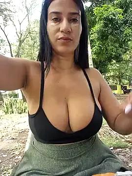WET-KITTY92 — Big squirt kitty? In the parck 