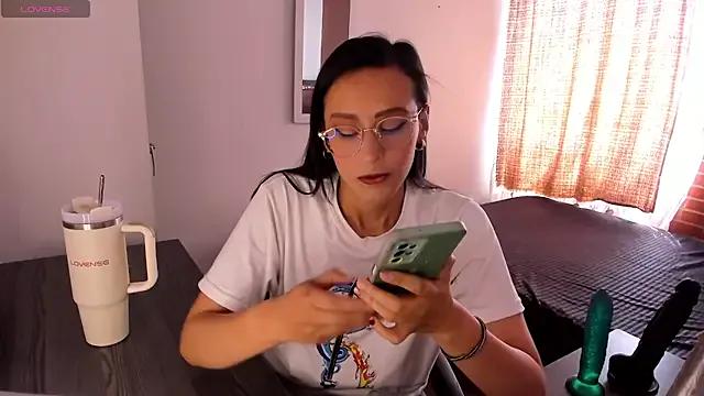 WorthyOfSlave — Bounce my titties in your face