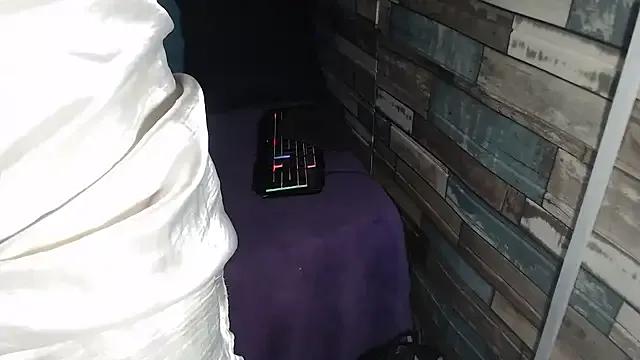 Yesamin_Stone18 — break  my pussy with machine