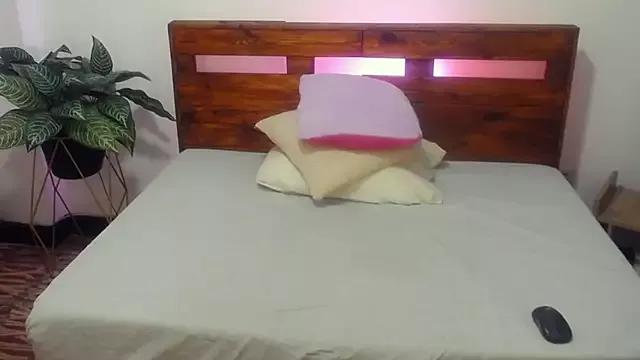 Freechat Yeseniaa25_ on StripChat