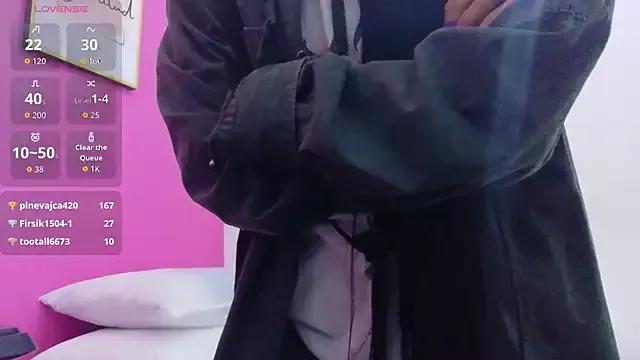 Freechat yourcuteneighbourr on StripChat
