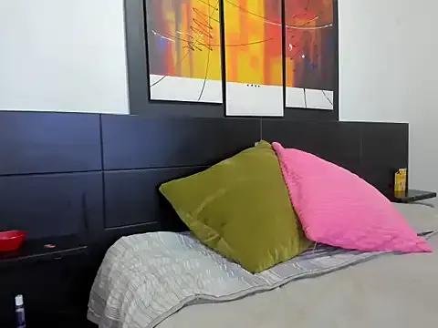zamara_raw — show boobs guys
