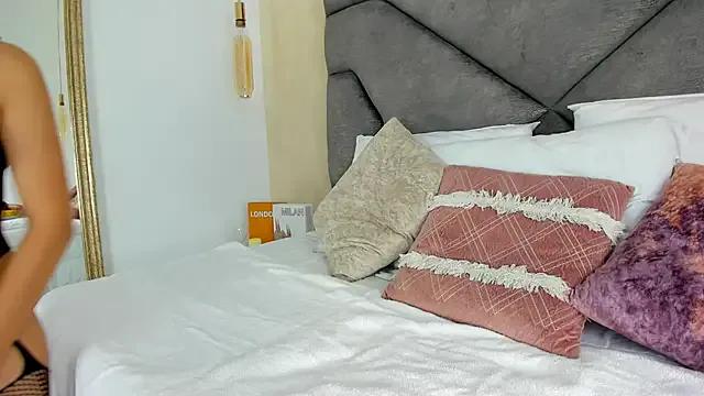 Zarawynne_ — Twerking Ass + Show Asshole