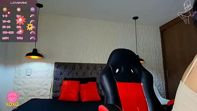 zoe01_dl — Show ice in the pussy