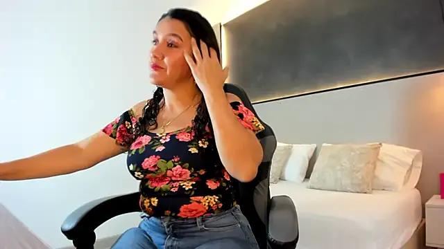 zoee_zi — squirt in jeans