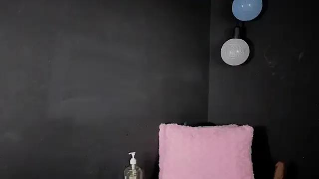 Freechat zoelight18 on StripChat