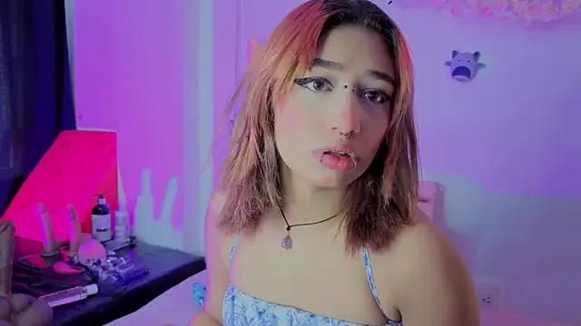 Freechat zoelight18 on StripChat
