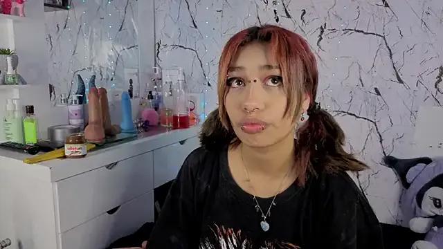 Freechat zoelight18 on StripChat