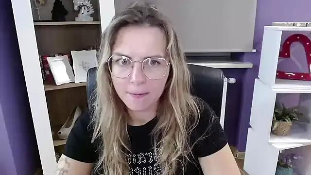Freechat Zoey_Erotic on StripChat